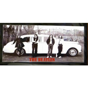 Постер группы Битлз на фоне машины